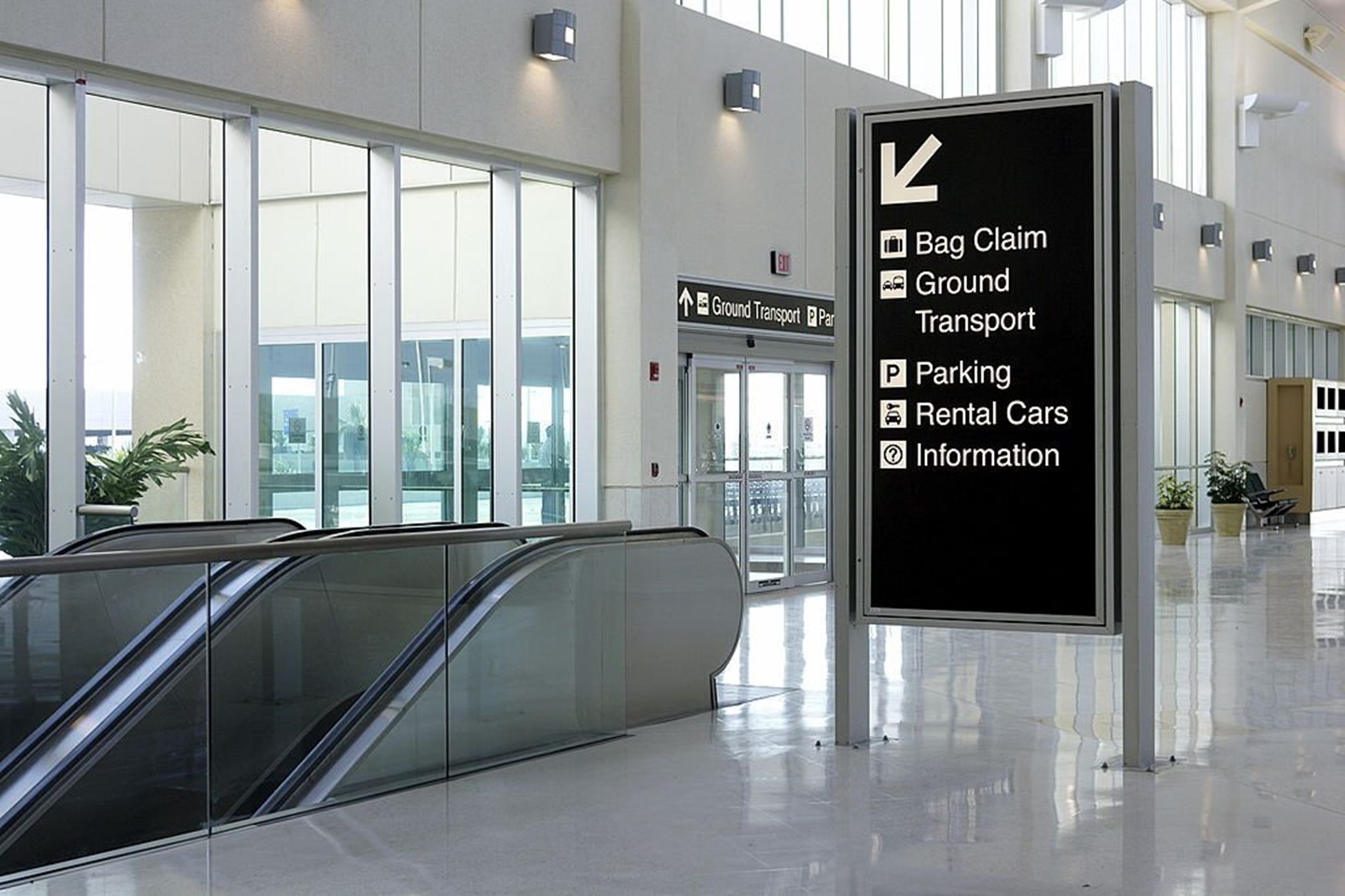 5 Business Benefits of Using Indoor Signs for Business