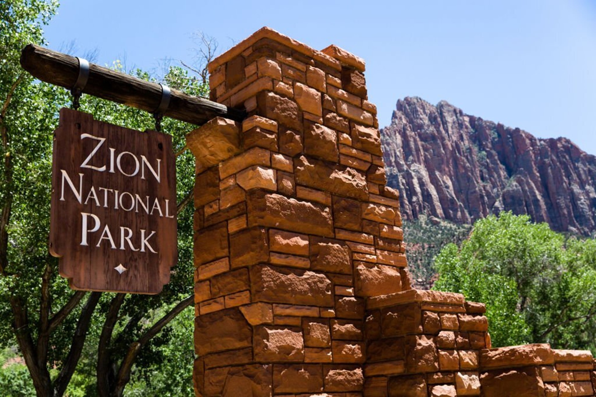 5 Tips to Create a Custom Monument Sign That Stands Out