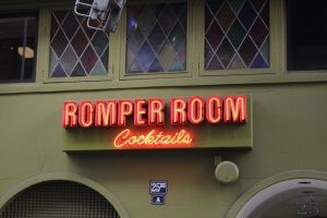THE MOST POPULAR TYPES OF LIGHTED BUSINESS SIGNS