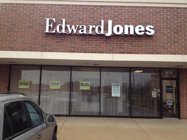 Commercial Outdoor Signage: Boost Visibility & Grow Your Business